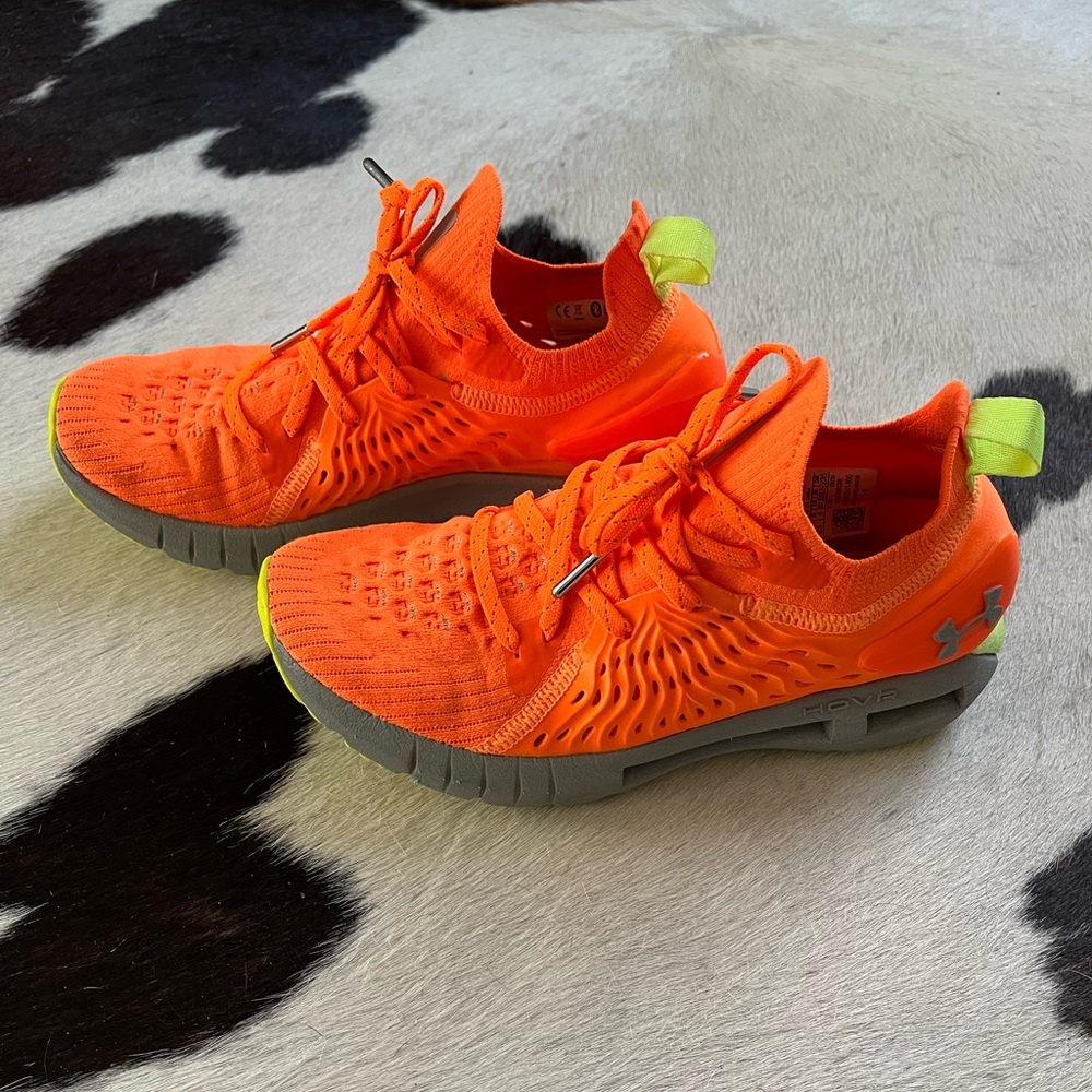 Under Armour Women Athletic Shoes. Size 6.5.